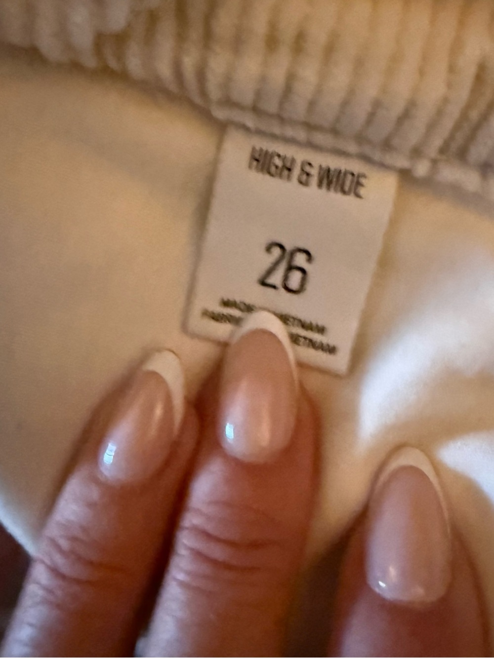 BDG Straight Leg High-Rise corduroy pants in Ivory - Picture 4 of 5